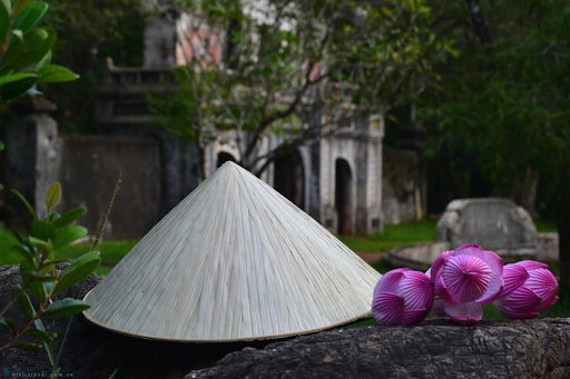 traditional Vietnamese conical hat